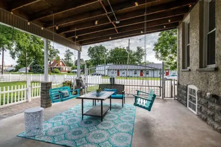 Chestnut Street Charmer-Walk to Louisville!