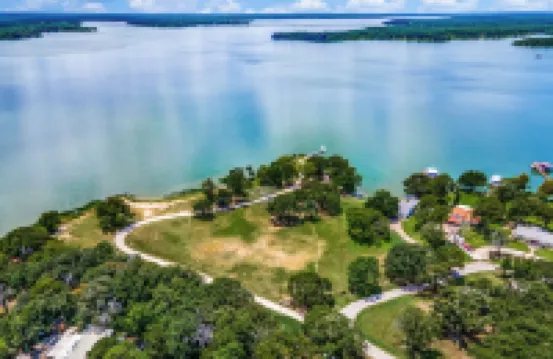 Relax with the whole family in our cozy and peaceful TLC -Tranquil Lake Cove.