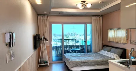 Seogwipo Gasiri Yuchaegot Road Pension Отели рядом с достопримечательностью «The Venice Land»