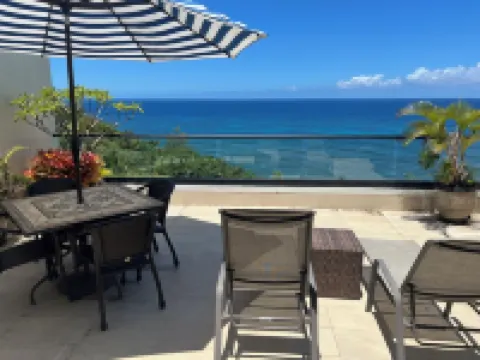 Puu Poa - Magnificent Oceanfront Condo