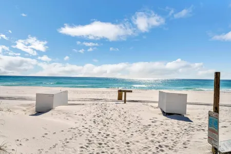 Mainsail 131 - Beachfront 2Br with Free Seasonal Beach Service
