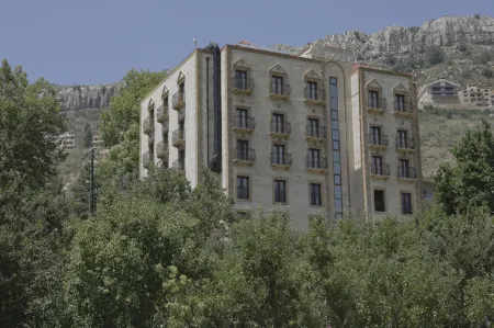 The Lodge Inn Hotel Отели в г. Kafarakab