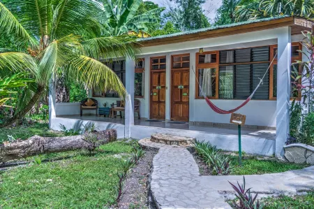 Hotel Jaguar Inn Tikal Отели в г. Тикаль