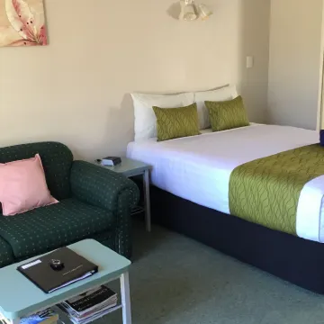 Avon City Motel Hotels near Groynes
