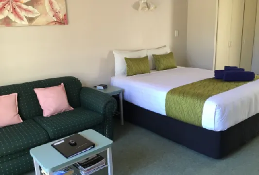Avon City Motel Hotels near Groynes