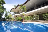 Pumilio Mountain & Ocean Hotel - Pools
