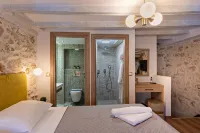 Erotokritos City Luxury Suites - Homestays