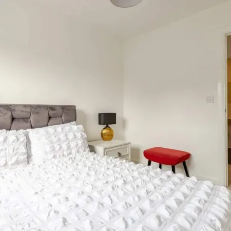 Stunning Modern Apartment in Rochester, England