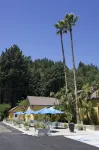 Surrey Resort Hotel a Jenner