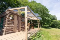 Wood Cabin & 4 Large Bell Tents - Hapus Hideaway - parking