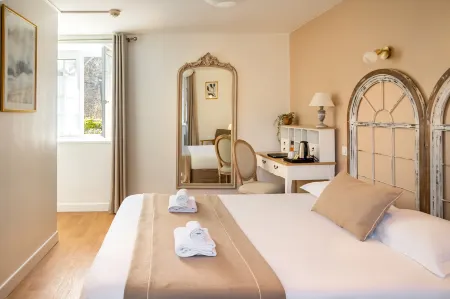 Demeures & Châteaux - Hôtel de La Porte Saint-Malo Отели в г. Динан