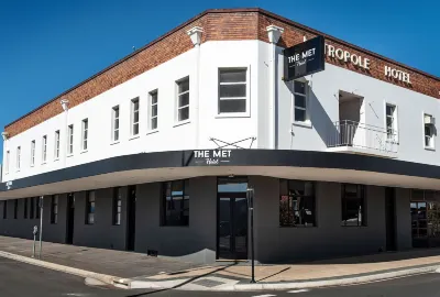 The Met Hotel Hotels near University of Southern Queensland Art Collection