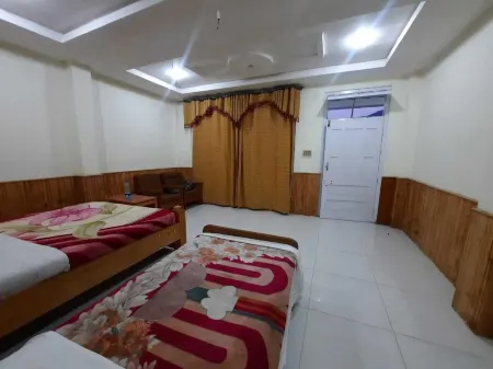 Four Star Hotel & Restaurant