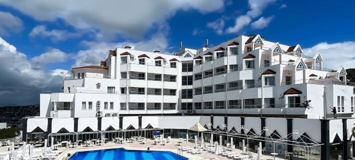 Roseıra Beach Resort ミラースのホテル