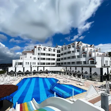 Roseıra Beach Resort