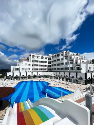 Roseıra Beach Resort