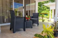 Macmillans Holiday Villas - موقف سيارات