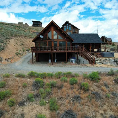 Stanley House - Hillside Cabin with Panoramic Views of the Sawtooth Mountains