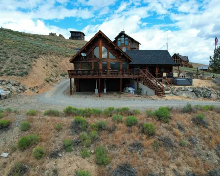 Stanley House - Hillside Cabin with Panoramic Views of the Sawtooth Mountains Hotels in Custer County