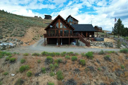 Stanley House - Hillside Cabin with Panoramic Views of the Sawtooth Mountains