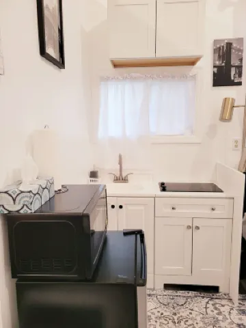 Private, Quiet, Cozy Studio Guesthouse with 75" TV WiFi etc. In Watertown. Hotels in 