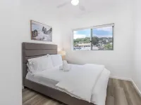 The Laneway Villas by Burleigh Letting Company - Homestays
