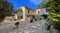 Pavillon de l’Étang Hotel a Chateauneuf-du-Rhone