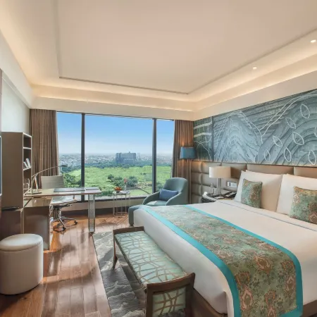 The Leela Ambience Convention Hotel Delhi Отели рядом с достопримечательностью «Храм Акшардхам»