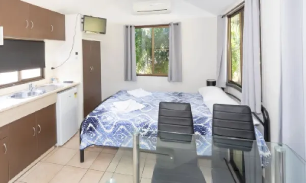 Tasman Holiday Parks - Cairns Cool Waters Hotels near Mount Whitfield Conservation Park