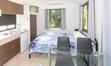 Tasman Holiday Parks - Cairns Cool Waters Отели в г. Редлинч