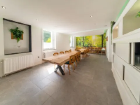 Mansion with Pool & Bar Hotels in Bullingen