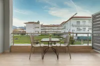 Sunshine Apartments - Beach