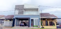 Villa Mangli Monochrome Syariah by ecommerceloka - 2 stelle