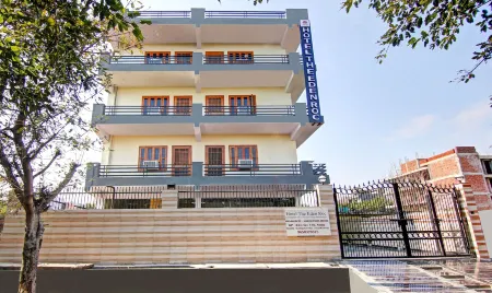 Treebo the Eden Roc Отели рядом с достопримечательностью «Jaypee Institute of Information Technology»