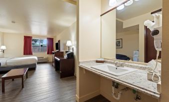 Quincy Inn and Suites