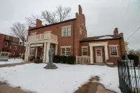 Nauvoo Temple House Hotel Hotels in Keokuk