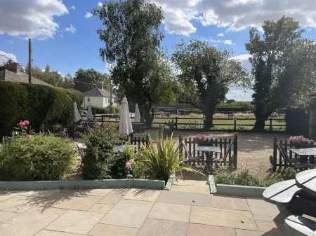 The Hole in the Wall Отели в г. Балшем