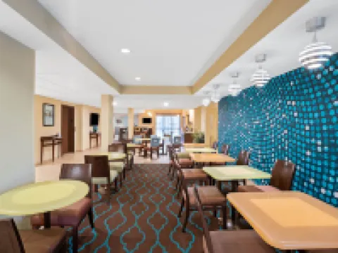 La Quinta Inn & Suites by Wyndham Knoxville Airport アルコアのホテル