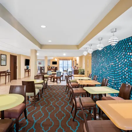 La Quinta Inn & Suites by Wyndham Knoxville Airport