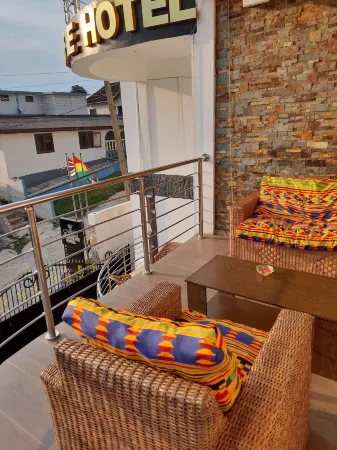 Adeshie Fie Hotel Отели в г. Васса Запад