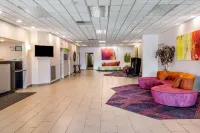 Quality Inn & Suites Banquet Center Hotels in Livonia