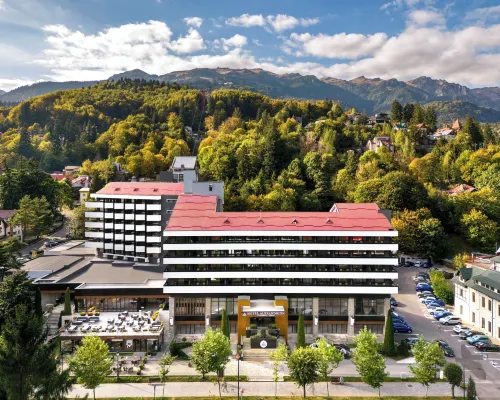 新蒙大拿大飯店 佩列斯城堡（Peles Castle）附近的飯店