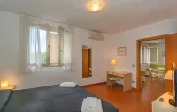 Residence San Rossore - Kolam Renang
