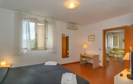 Residence San Rossore Отели рядом с достопримечательностью «Пьяцца деи Мираколи»