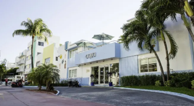 Aqua Hotel Hotel in zona Art Center - Richard Shack Gallery