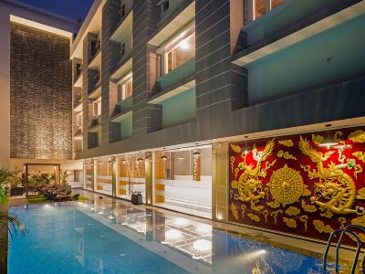 Hotel Saffron Crest