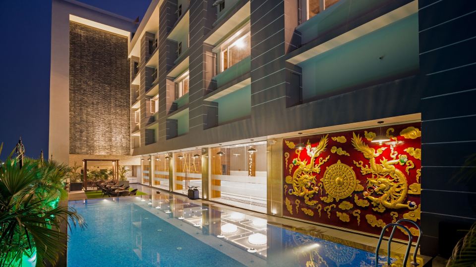 Hotel Saffron Crest