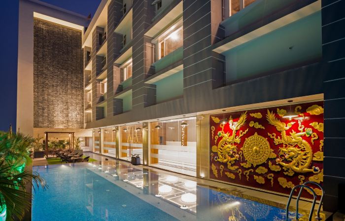 Hotel Saffron Crest