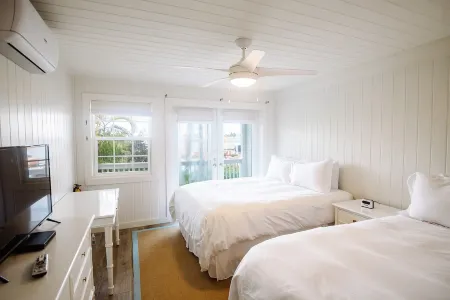 Hope Town Inn & Marina Отели в г. Элбоу Кей