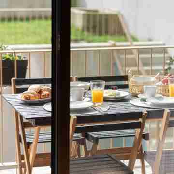 Feel Corporate Housing Campanh 03 Dining/Meeting Rooms